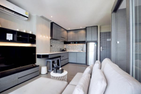Urban Chic Suite B702 in a Gated Residence Citygate with 3 Pools & Gym, Kamala